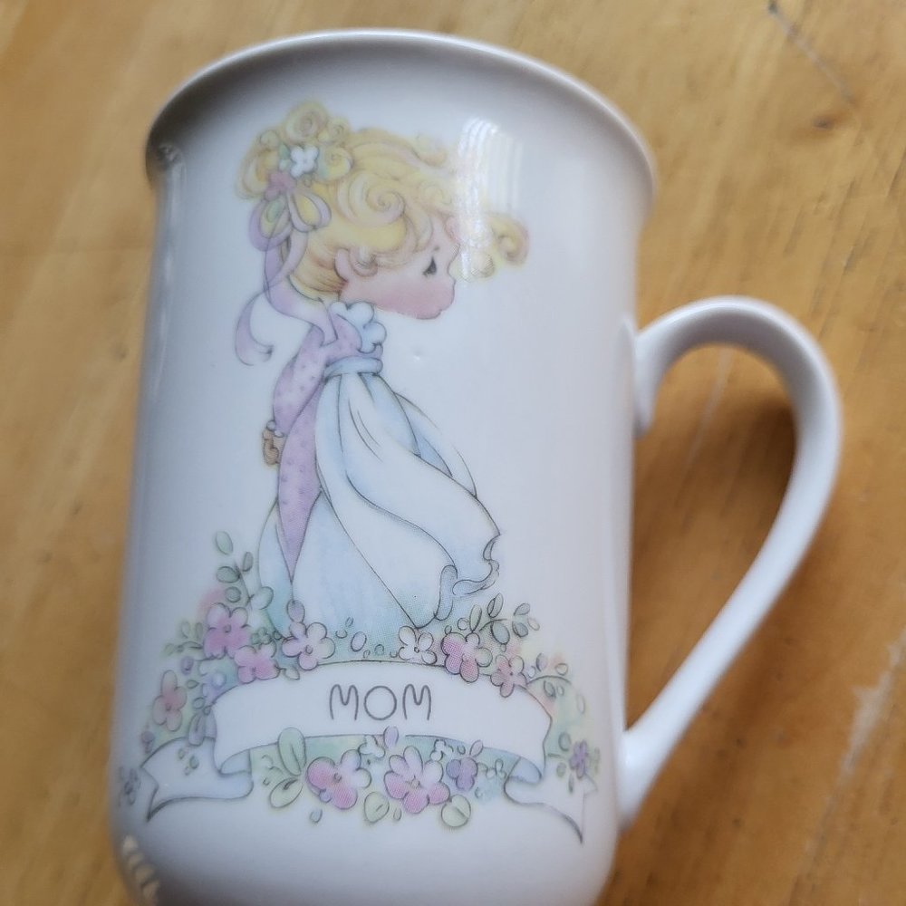 Vtg. 1990 Precious Moments Mom Mug.  In excellent condition.Nice collectors item